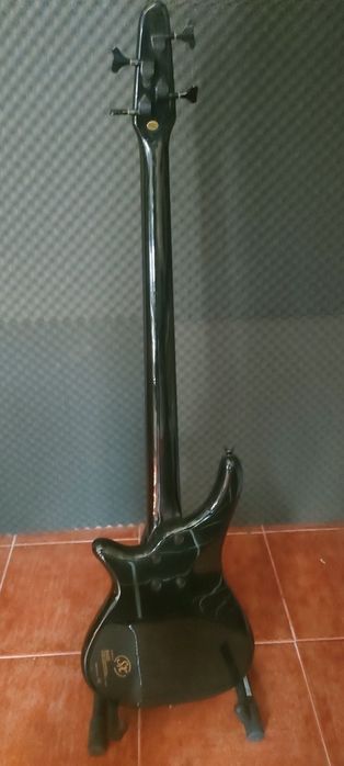 Baixo SX BASS COLLECTION para desocupar.