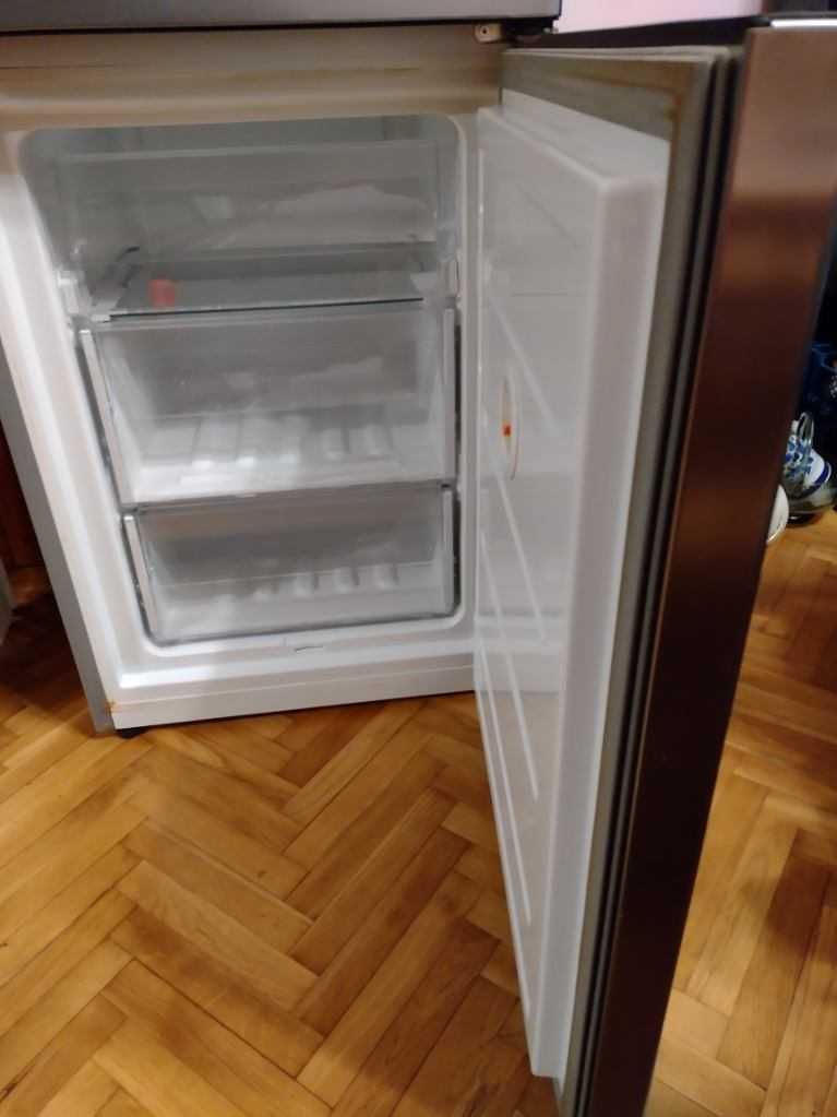 Lodówka Indesit srebrna