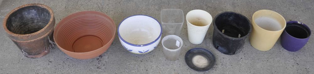 Osłonki na Donice Ceramiczne Plastikowe Podstawki Oddam za Darmo