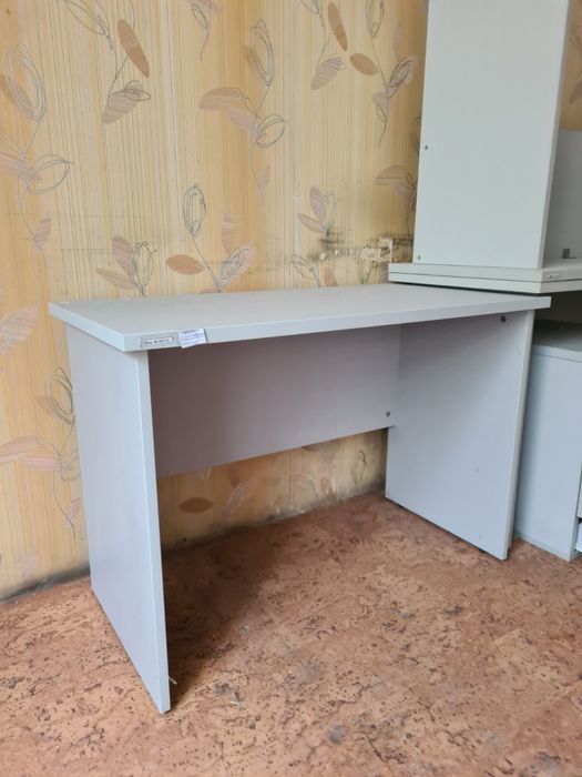Стол офисный б/у продам много