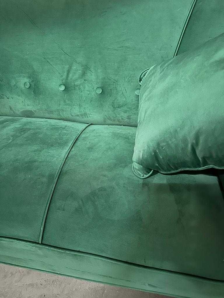 Kanapa zielona welurowa z poduszkami sofa skandynawska nierozkładana