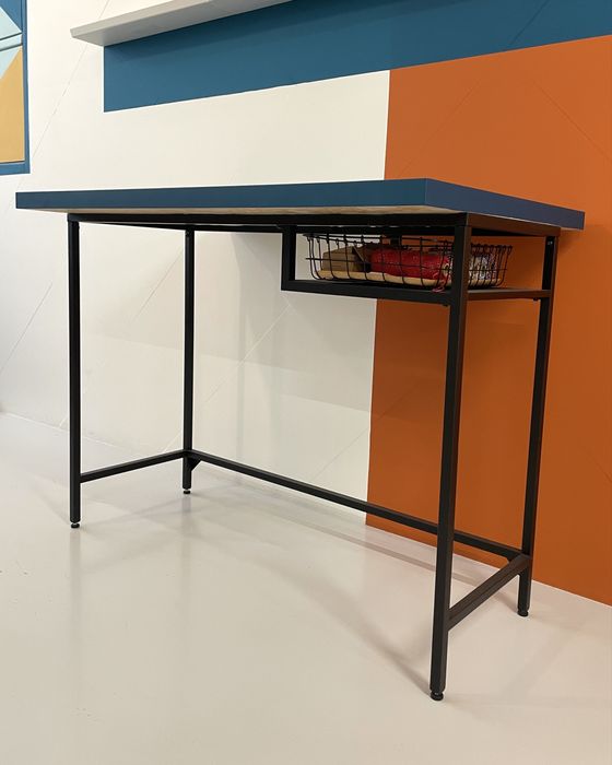 Mesa / secretária em bom estado