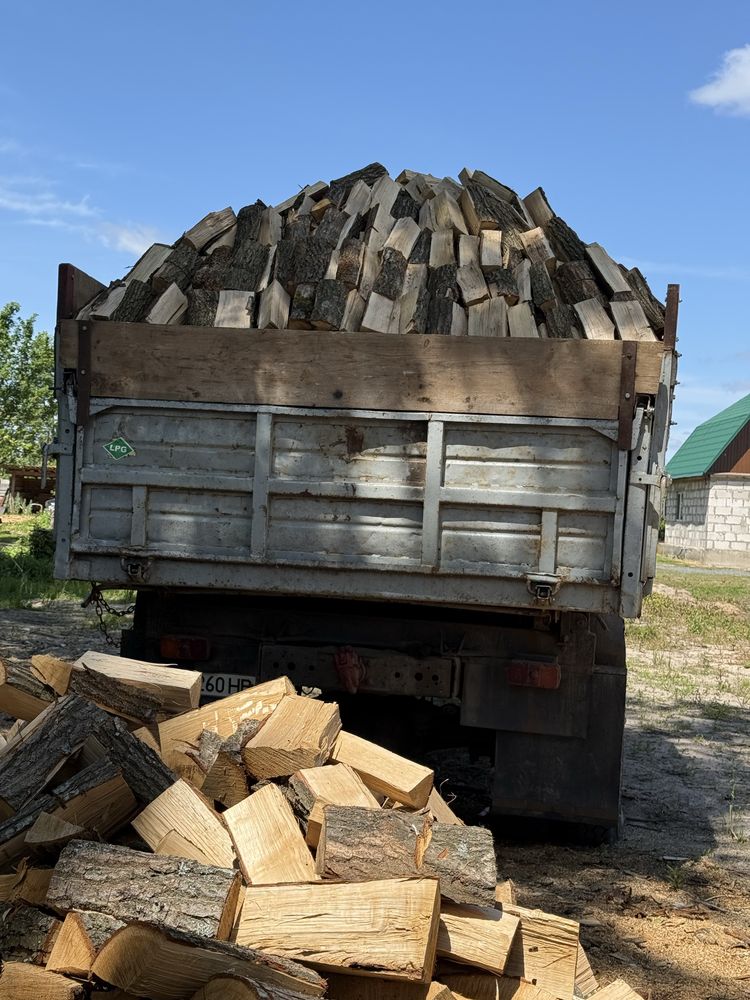 Продаєм дрова порубані різних порід в різих обʼмах