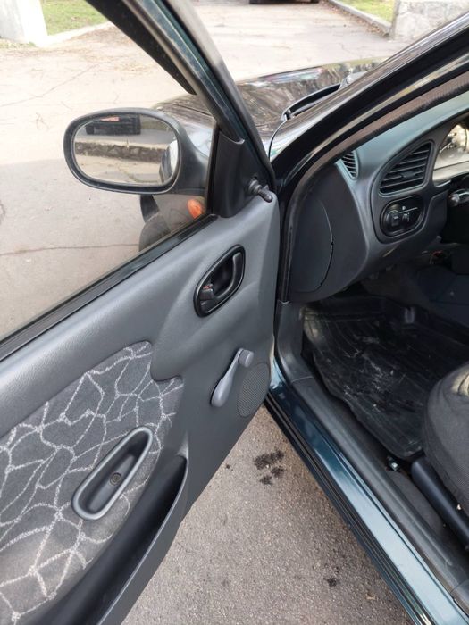 Daewoo Lanos 2002 рік