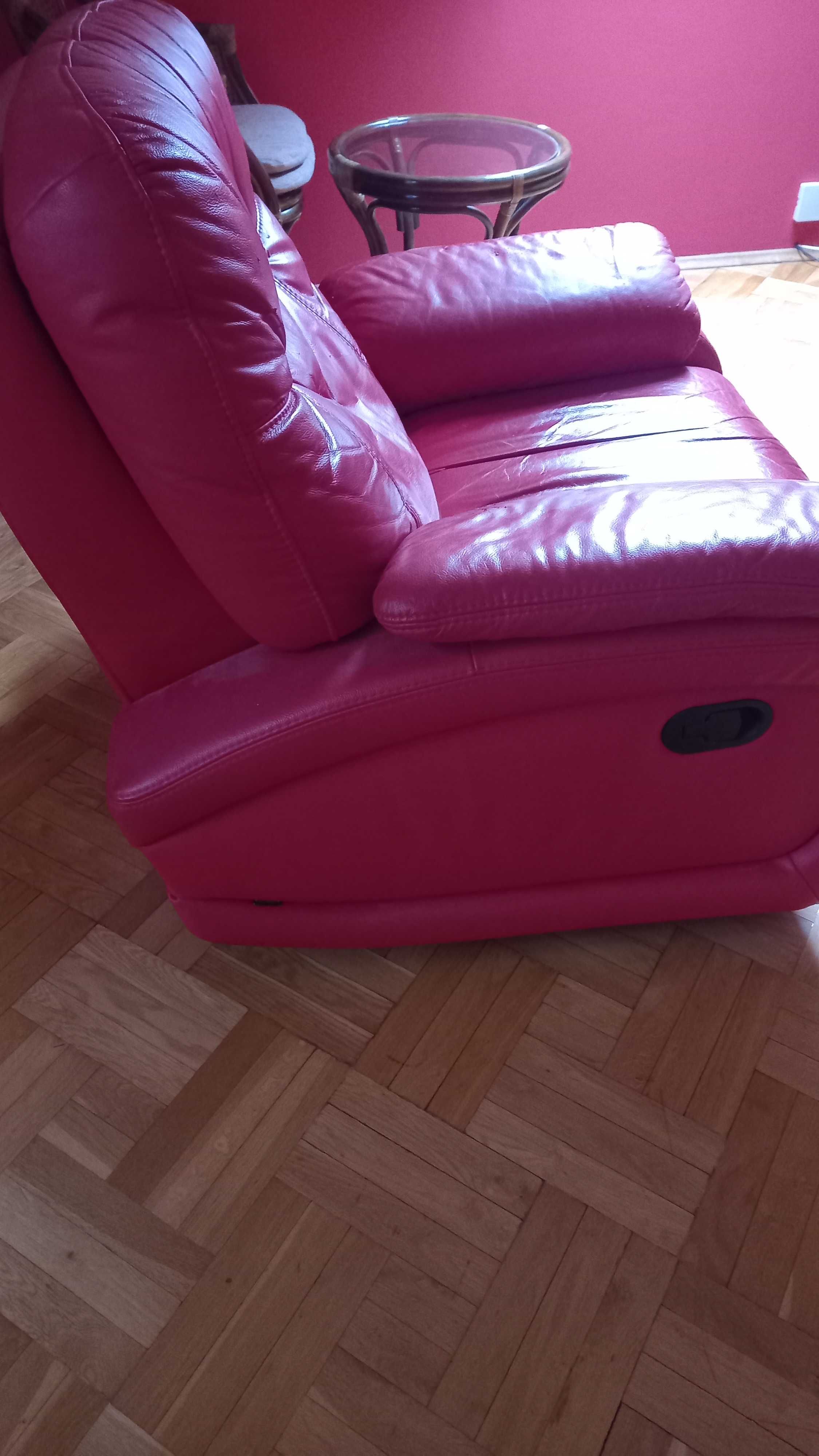 Fotel z wysuwanym podnóżkiem