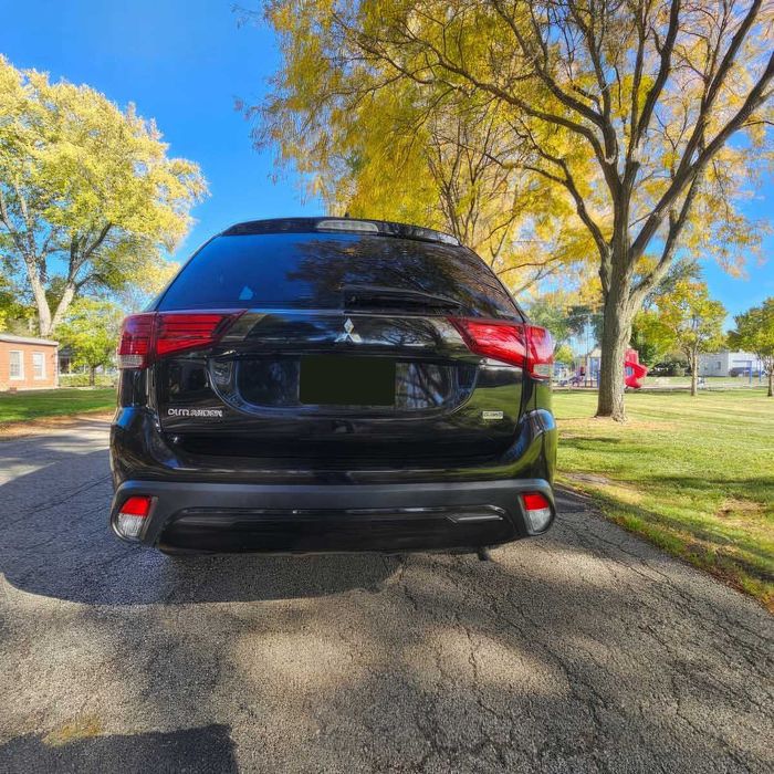 Mitsubishi Outlander SE      2020