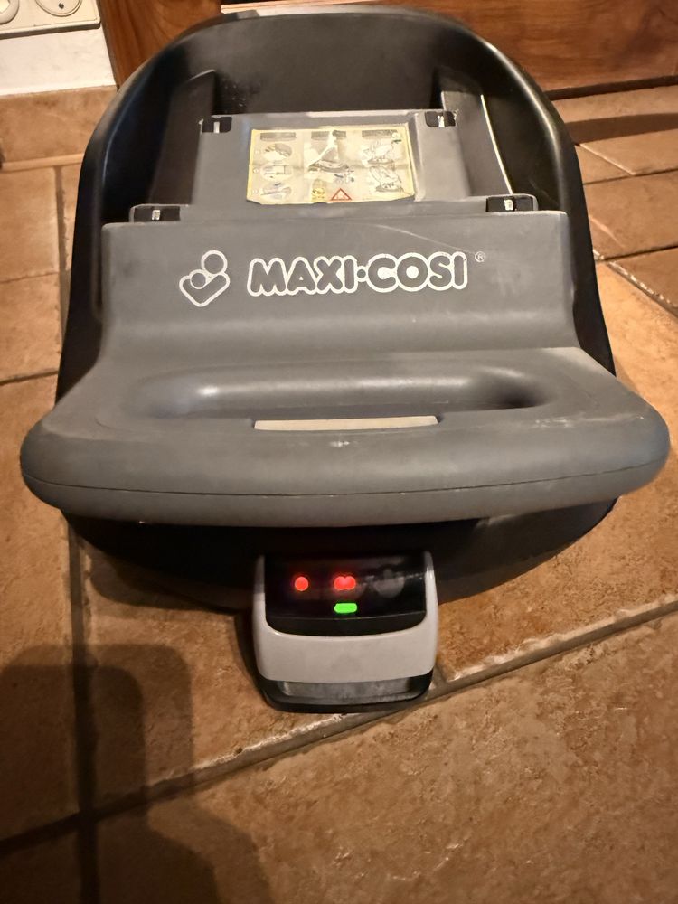 Fotelik , Nosidełko Maxi Cosi + isofix baza + adapter do wózka Bugabo.