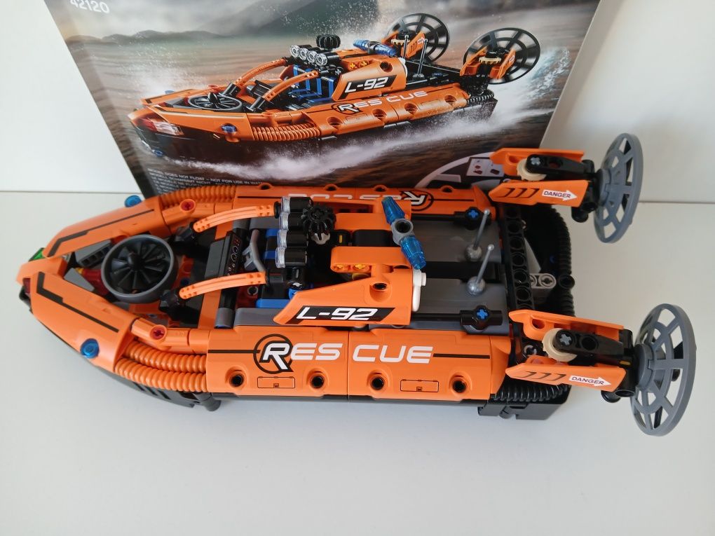 LEGO Technic 42120 - Poduszkowiec ratowniczy