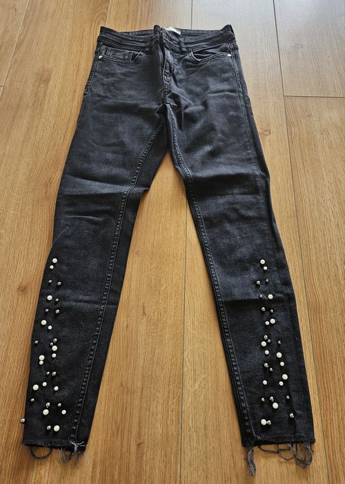 Czarne spodnie jeansowe zara 36