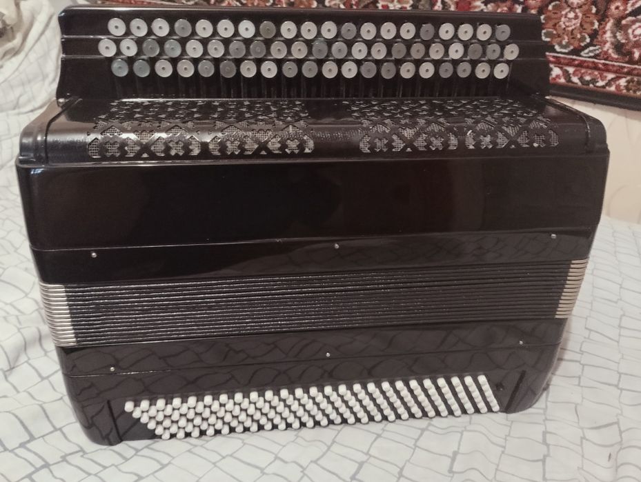 Продам новий заказний цільнопланочний баян