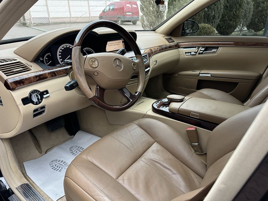 Mercedes S-class W221