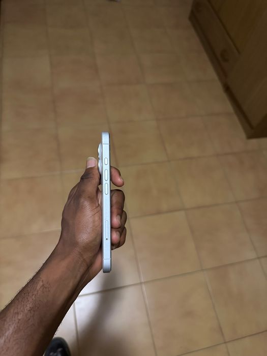 iPhone 16 Normal