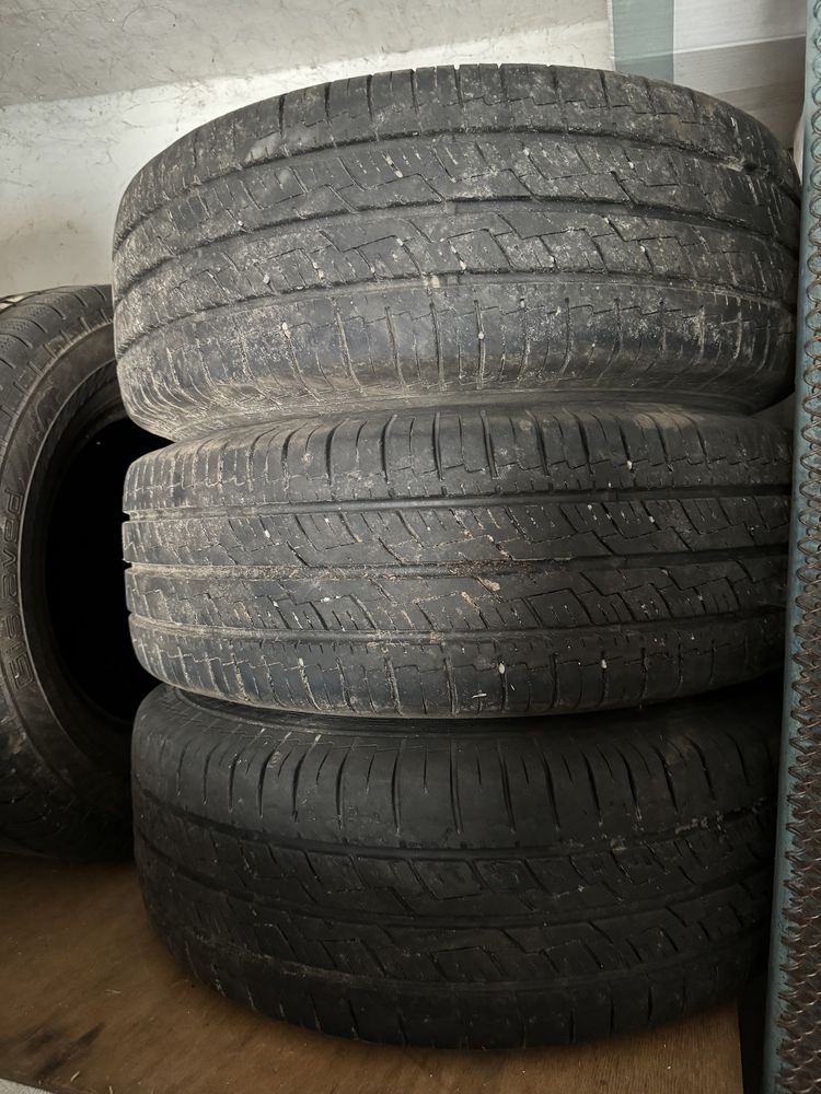 Продам резину GISLAVED 225/70 r15c