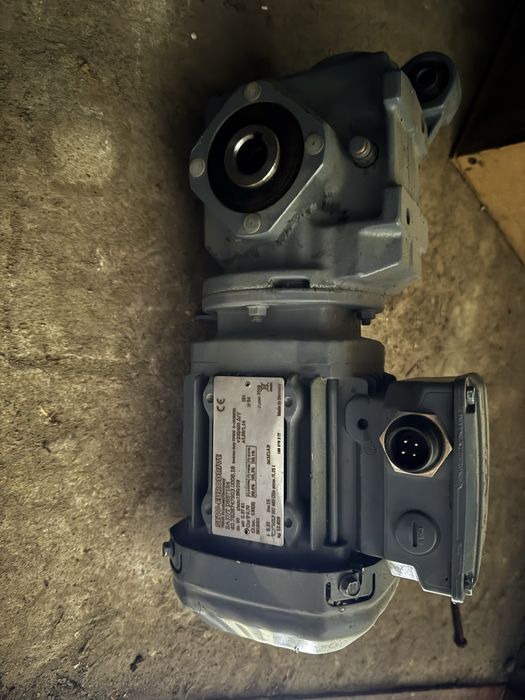 Motoreduktor SEW-Eurodrive SA37/T DRS71S4