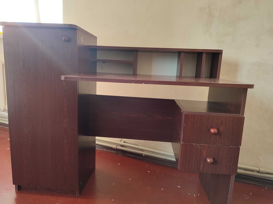 Стіл учнівський/ шафа для речей