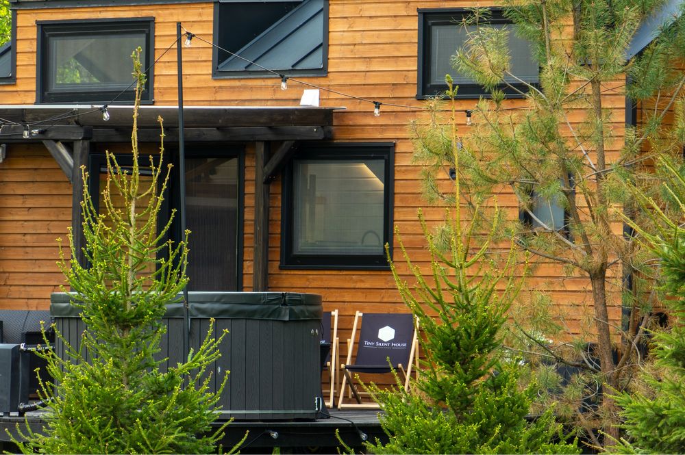 Tiny silent house domek wynajem wynajme las natura cisza jacuzzi bania