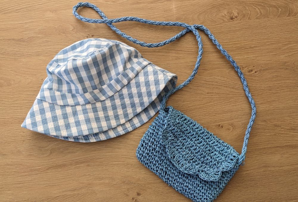 Панамка і плетена сумочка