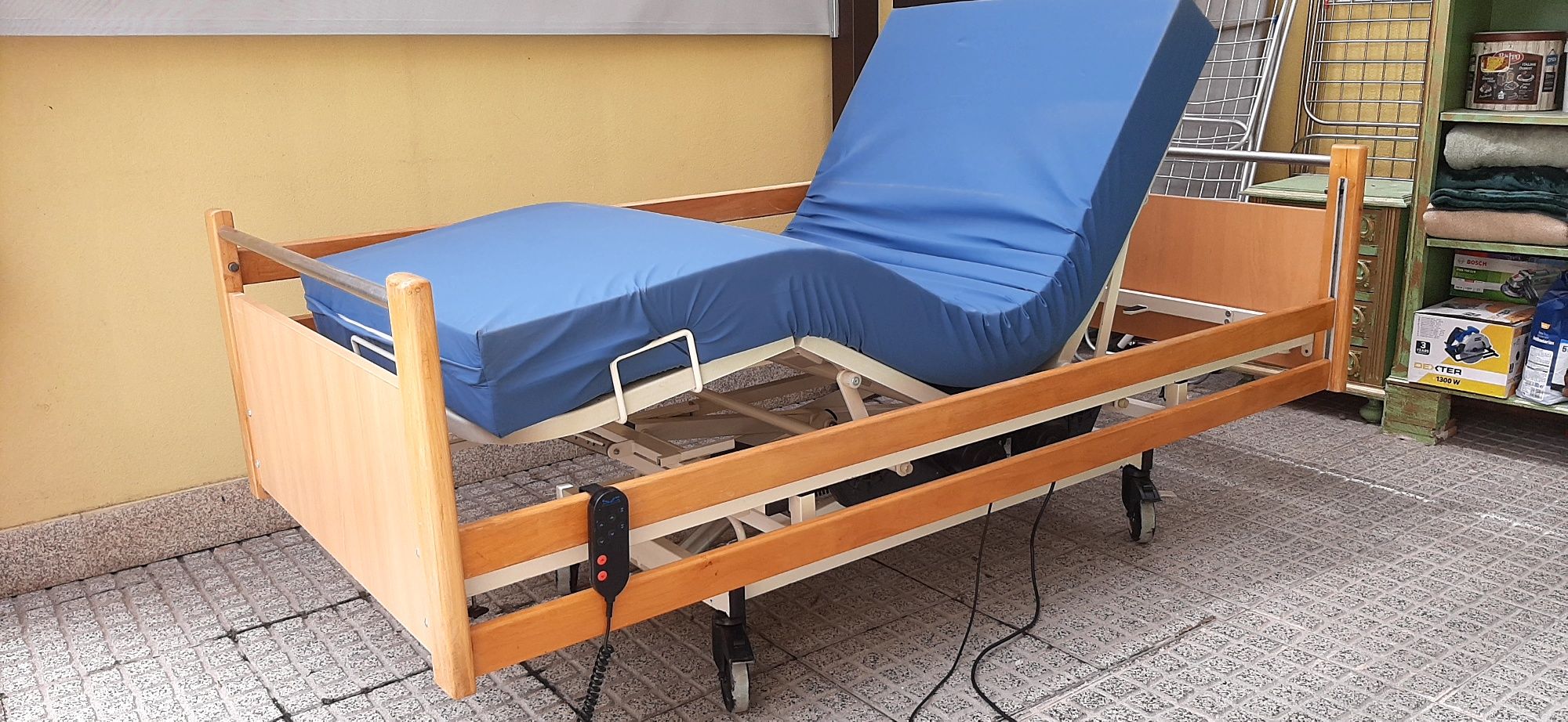 Cama articulada elétrica e elevatória hospitalar