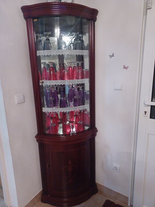Vitrine canto como nova