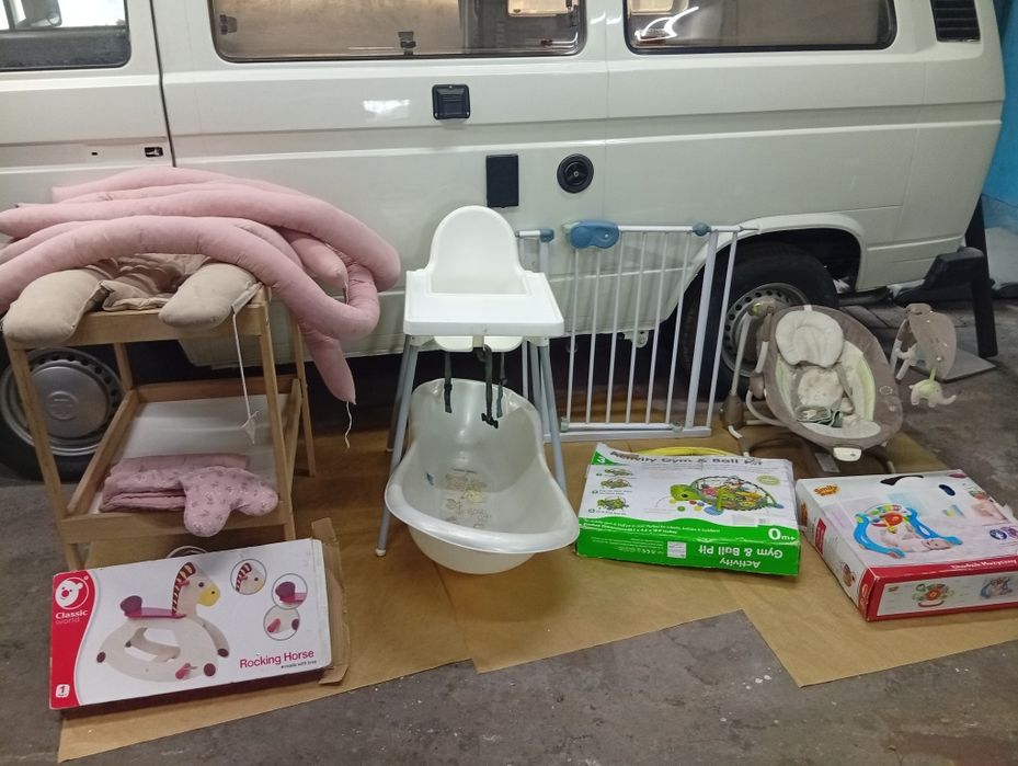 przewijak,bujak,wanienka,fotelik do karmienia itp .w pakiecie