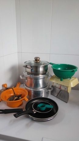 Lote de utensílios de cozinha novos e usados