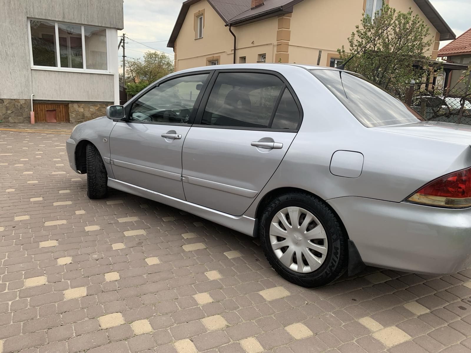 Mitsubishi lancer