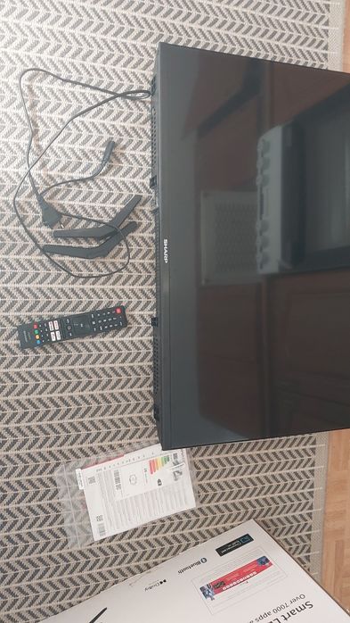 Tv Sharp 32 cale smart tv.