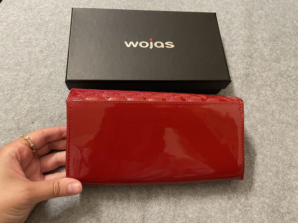 Nowy elegancki czerwony portfel marki Wojas