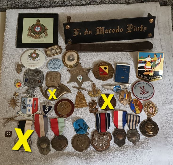 Diversos bagdes crachás alfinetes etc