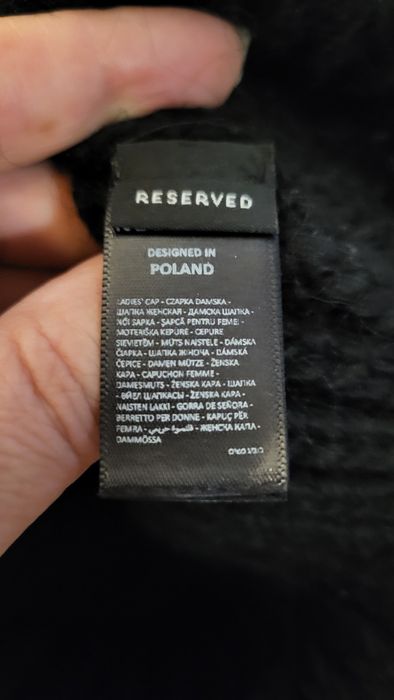 dwa czarne kapelusze po 10 zł każdy.