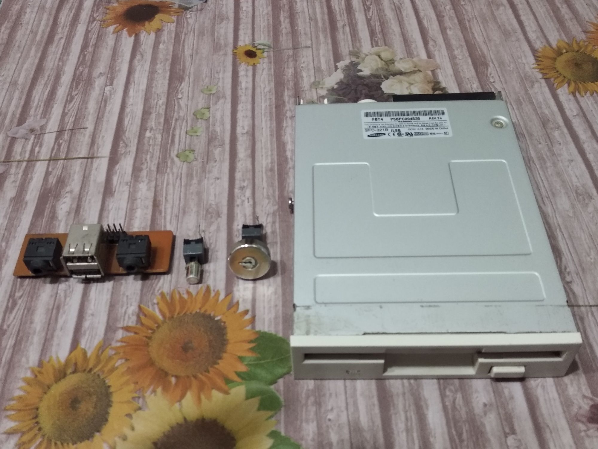Привод для дискет Samsung SFD-321 B
