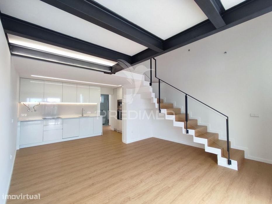 Moradia T3 totalmente remodelada em Aver-O-Mar, Póvoa de Varzim.
