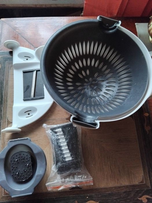 Тертка,миска,дуршлаг