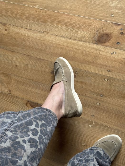 Шкіряні бежеві лофери, 39 р