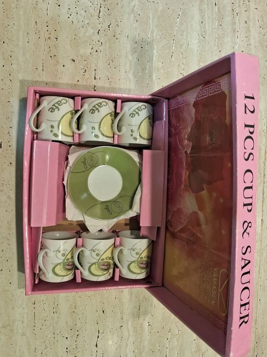 Изысканный кофейный японский фарфоровый сервиз.