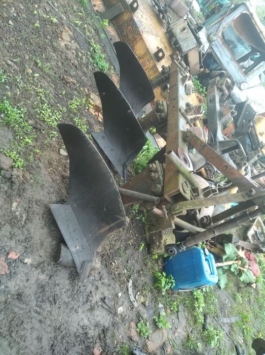 Колесо рама ,Плуг плн3-35  по запчастинах