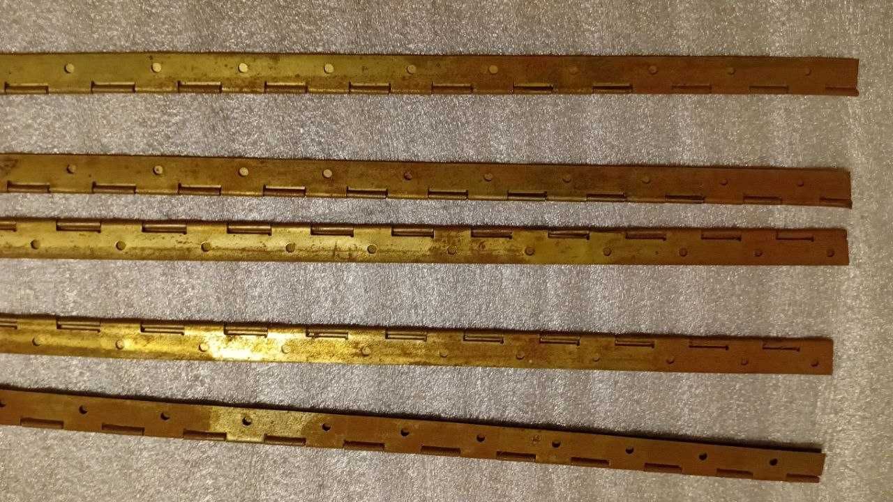Петля мебельная (рояльная) 175 см, латунь
