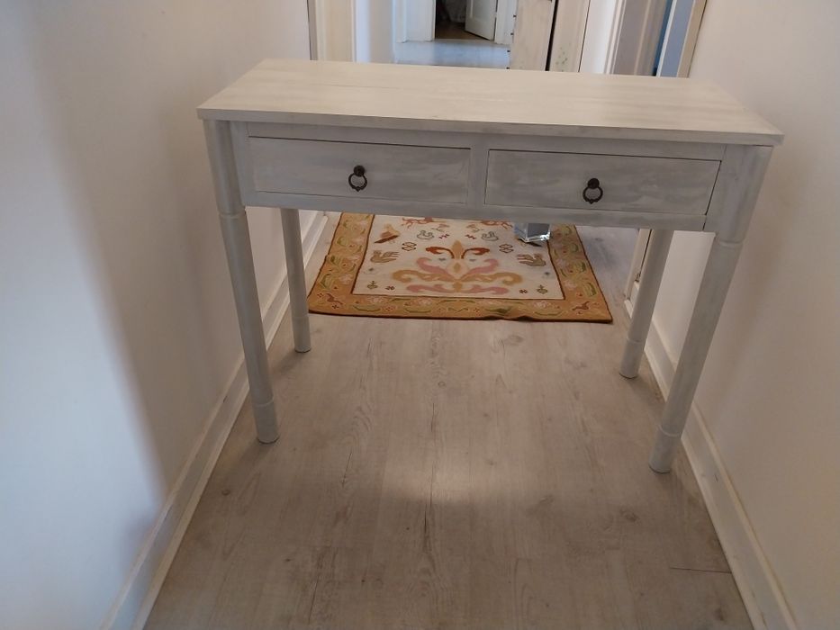 Movel com 2 gavetas, pintado de branco e encerado com cinzento