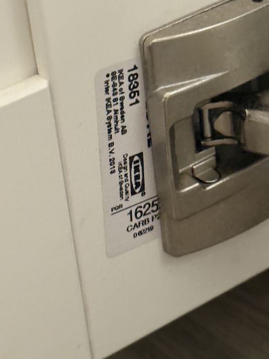 Szafka IKEA METOD BODBYN biała – wysoka z półkami i szufladami