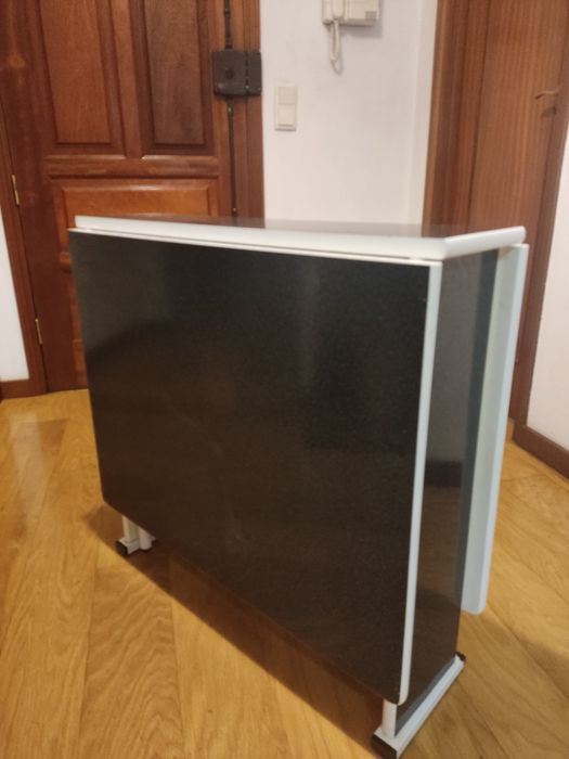 Mesa extensível com 4 cadeiras