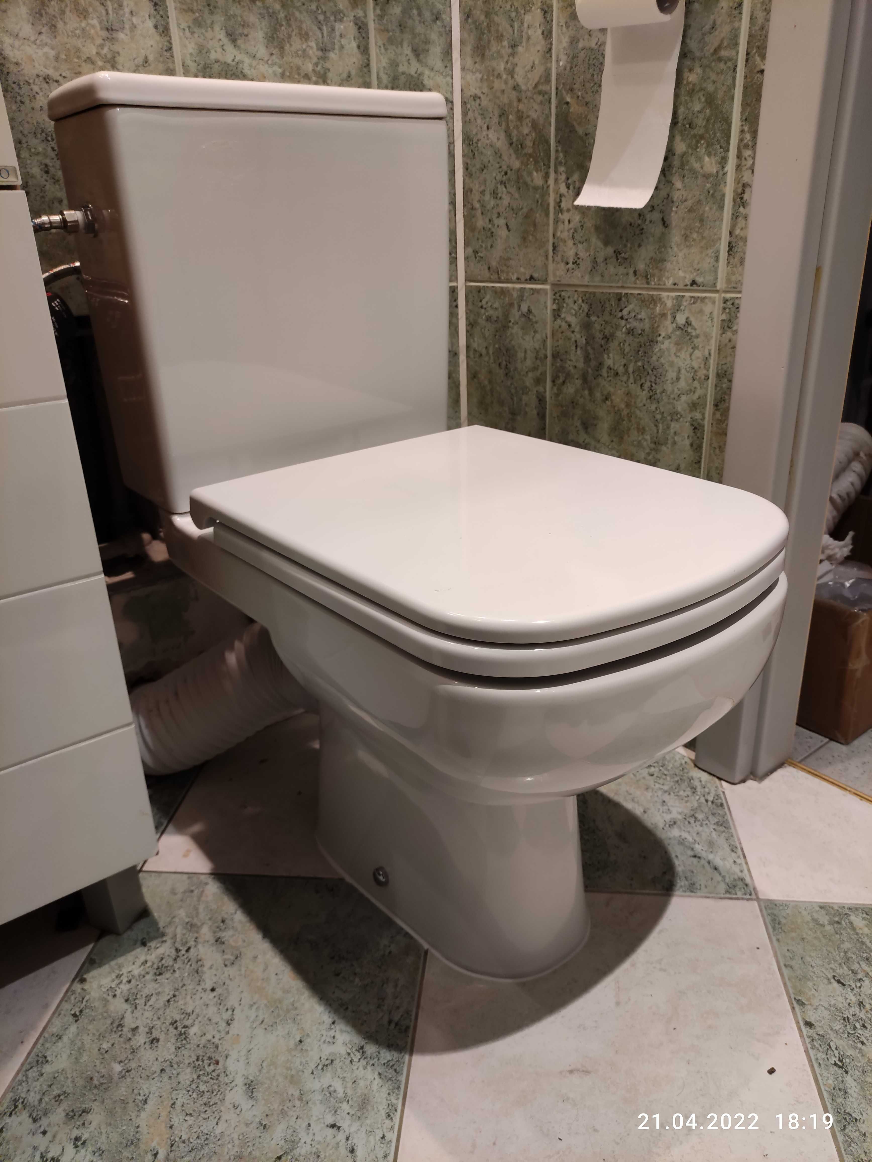 Montaż sanitariatów tzw. "biały montaż", kompakty WC, miski WC itp.