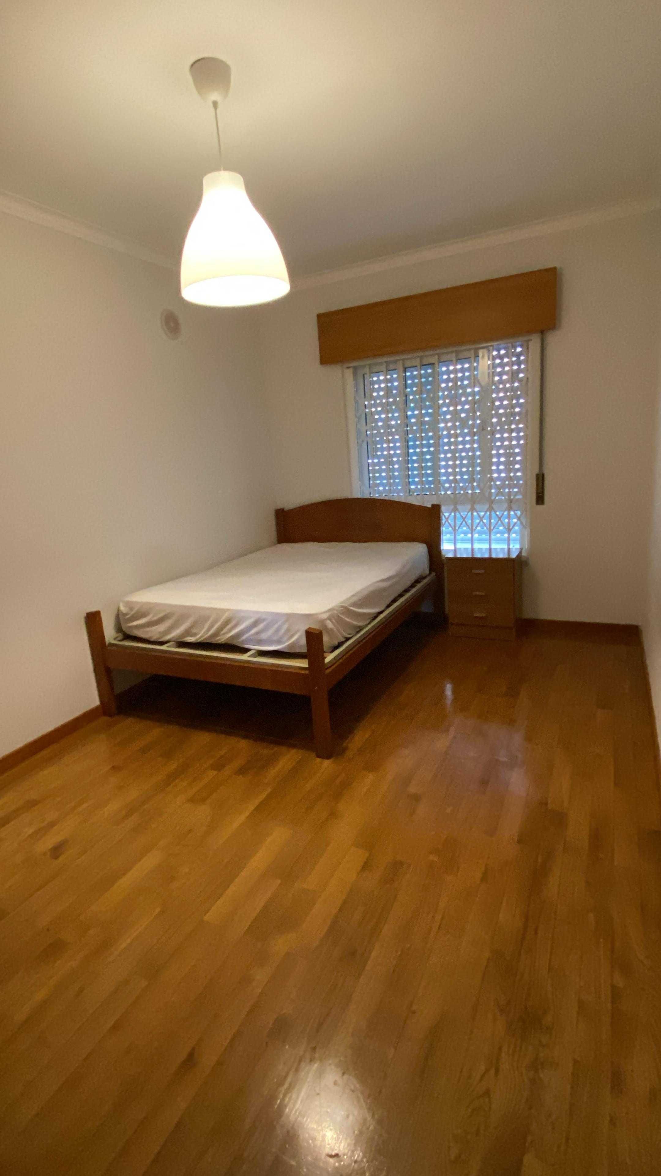 Alugo 1 quarto - só MULHER TRABALHADORA