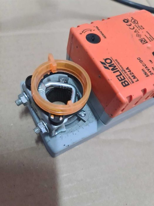 Siłownik obrotowy LM24A 5 Nm, AC/DC 24 V, ON/OFF, 3-poz., 150 s, IP54