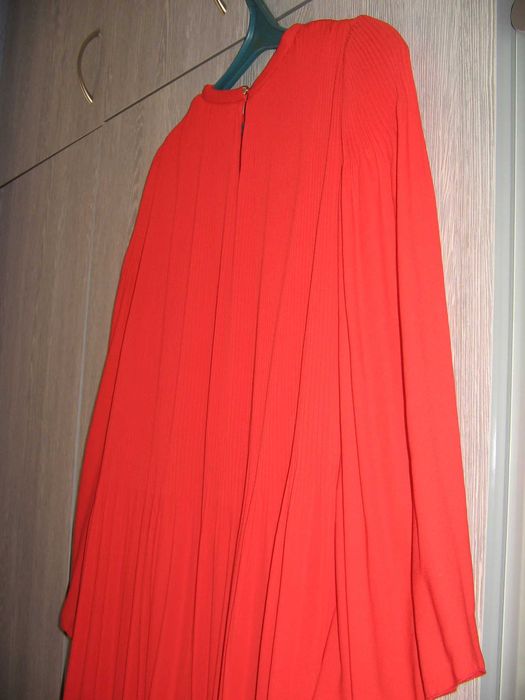 Платье алое ZARA