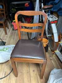Drewniane Krzesla ze skorzanym siedziskiem  4 sztuki