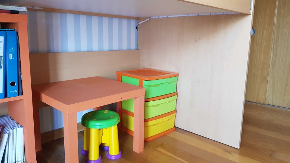 Cama quarto criança com secretária