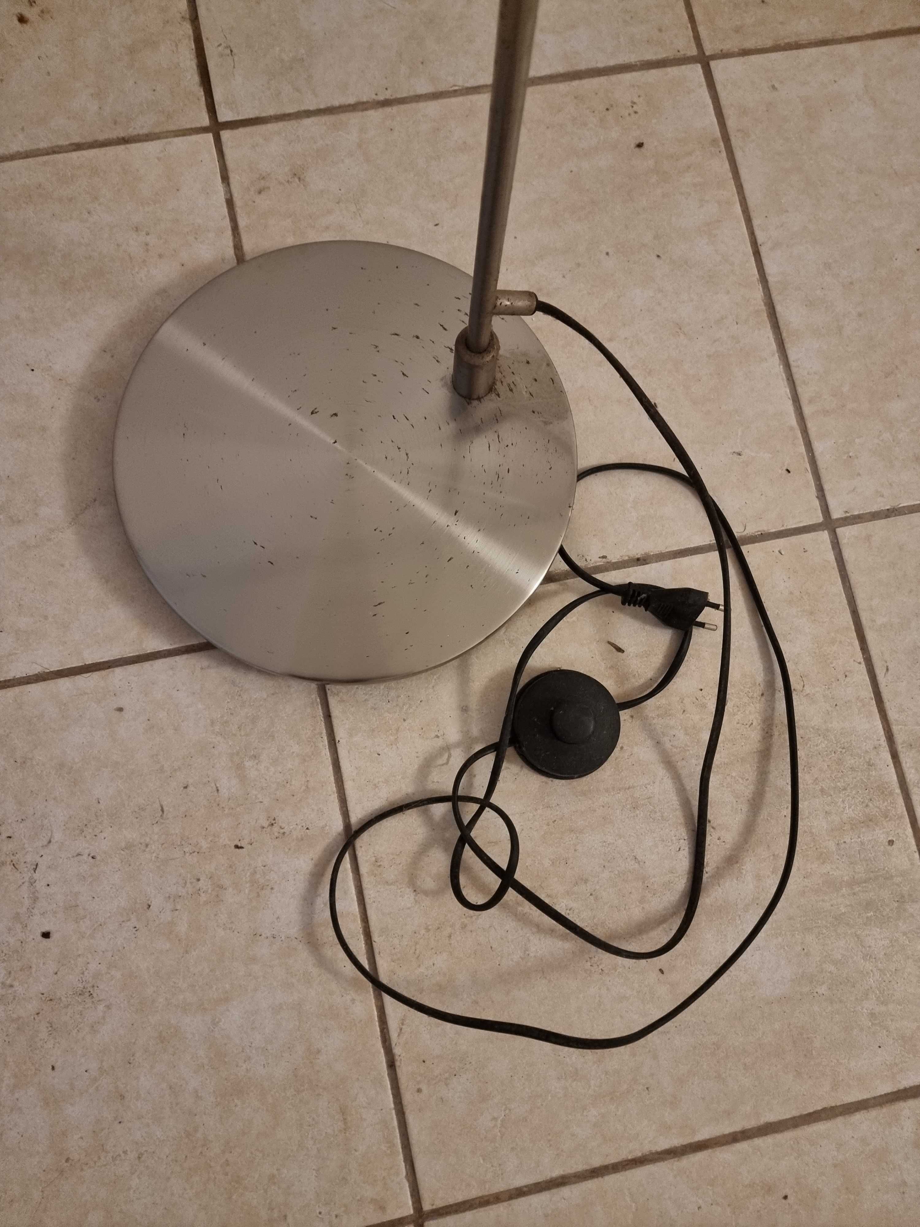 Candeeiro de pé de sala
