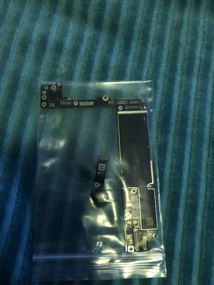 Плата icloud iphone 7+ 32  з кнопкой