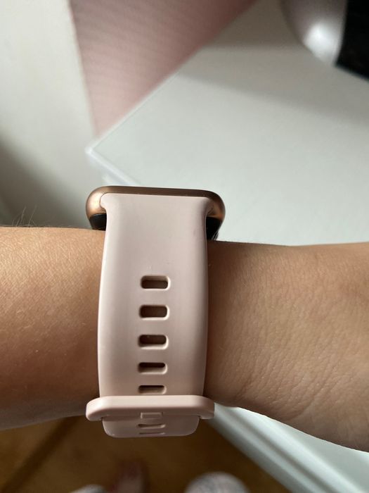 Смарт-годинник у світлому кольорі