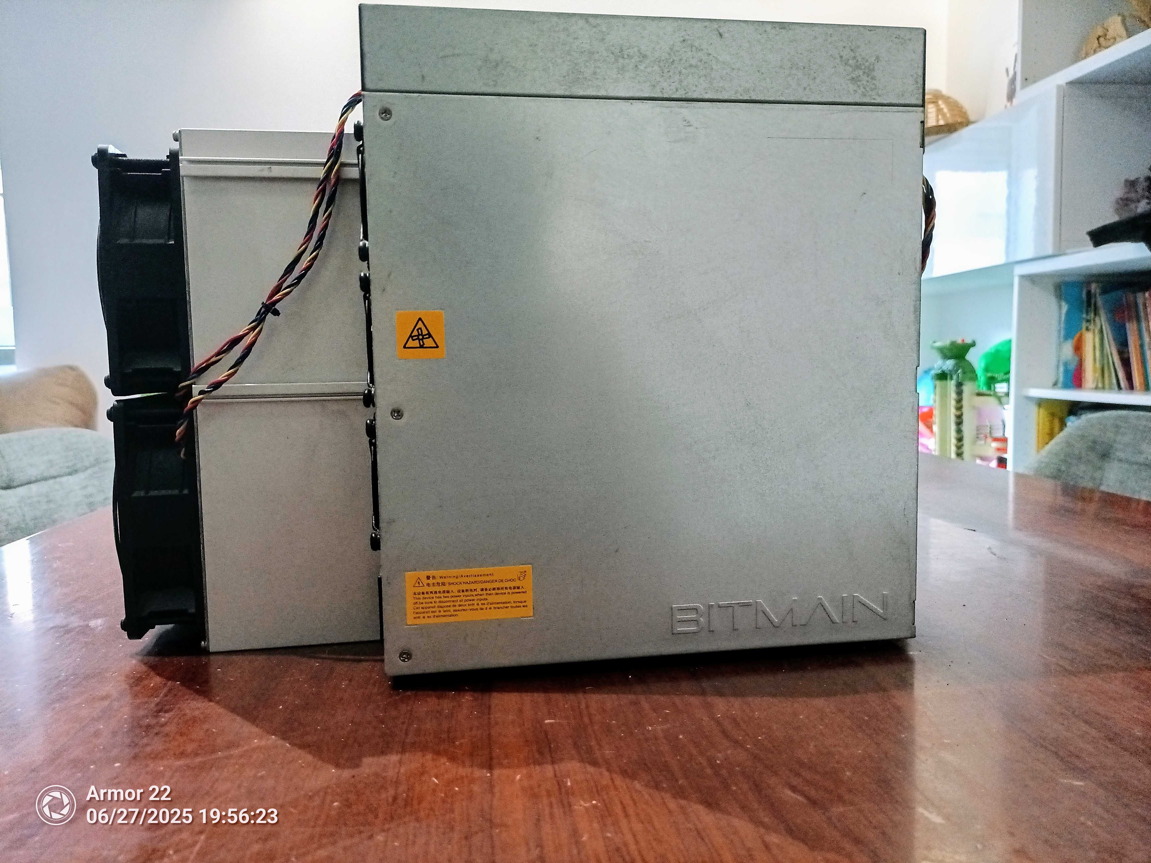Máquinas de Bitcoin ANTMINER S19_90T (x2)
